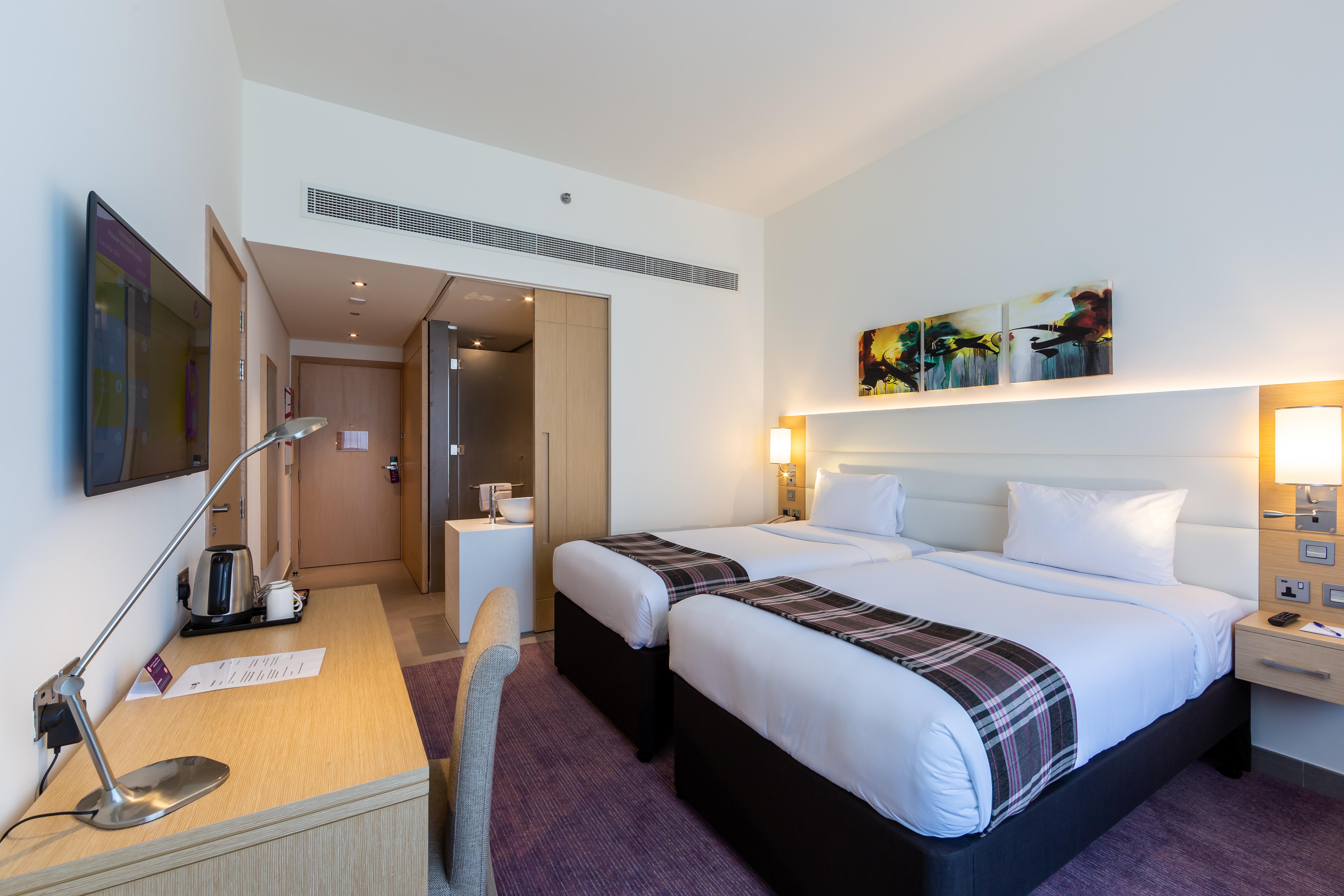 Premier Inn Dubai Dragon Mart Extérieur photo