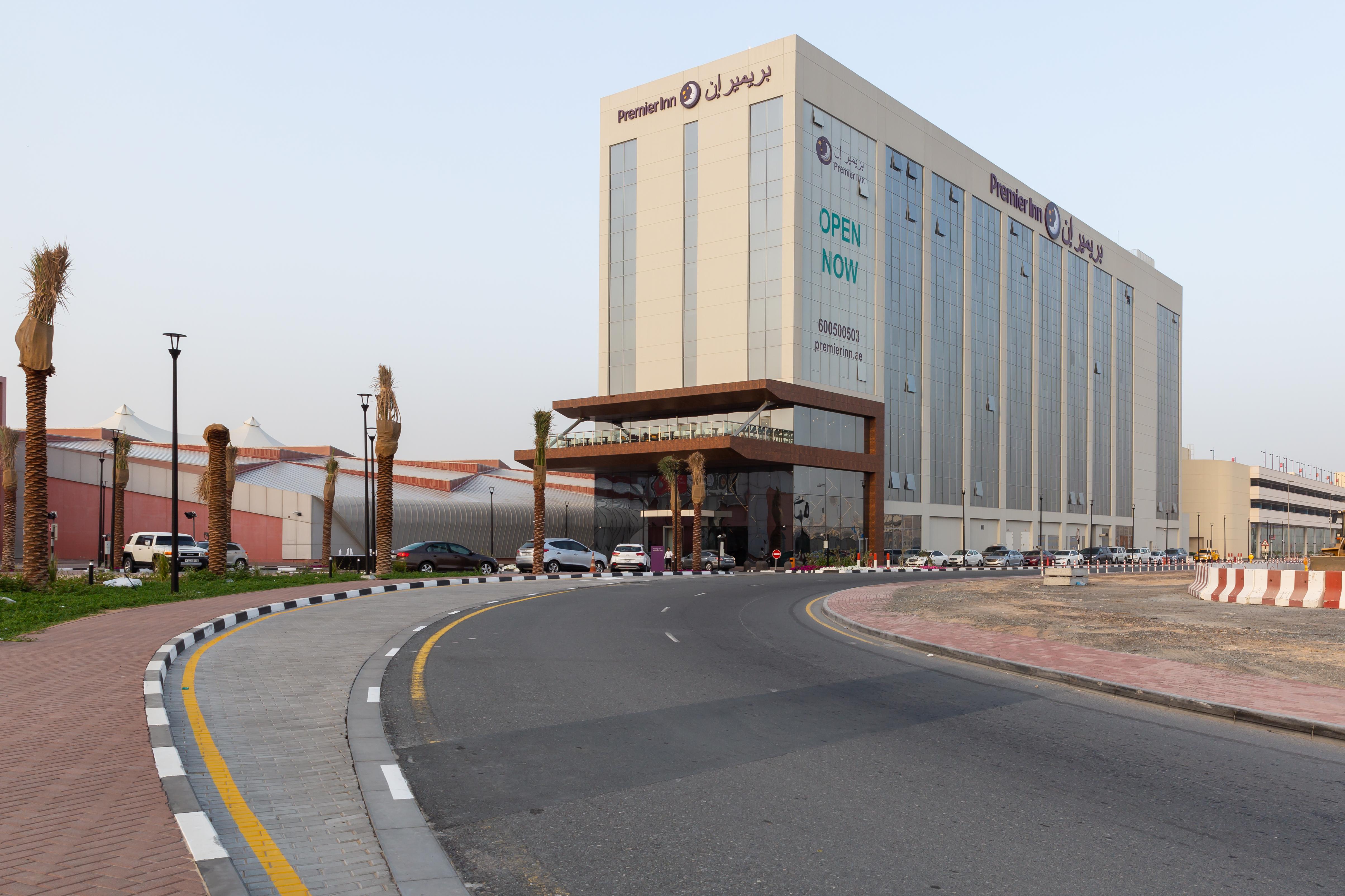 Premier Inn Dubai Dragon Mart Extérieur photo