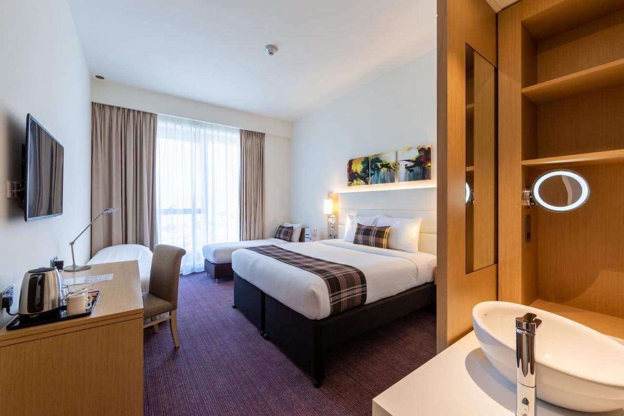 Premier Inn Dubai Dragon Mart Extérieur photo
