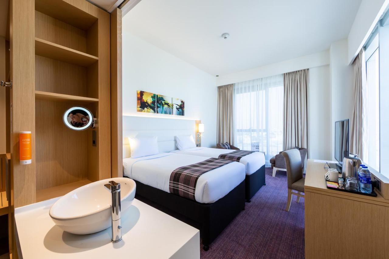Premier Inn Dubai Dragon Mart Extérieur photo