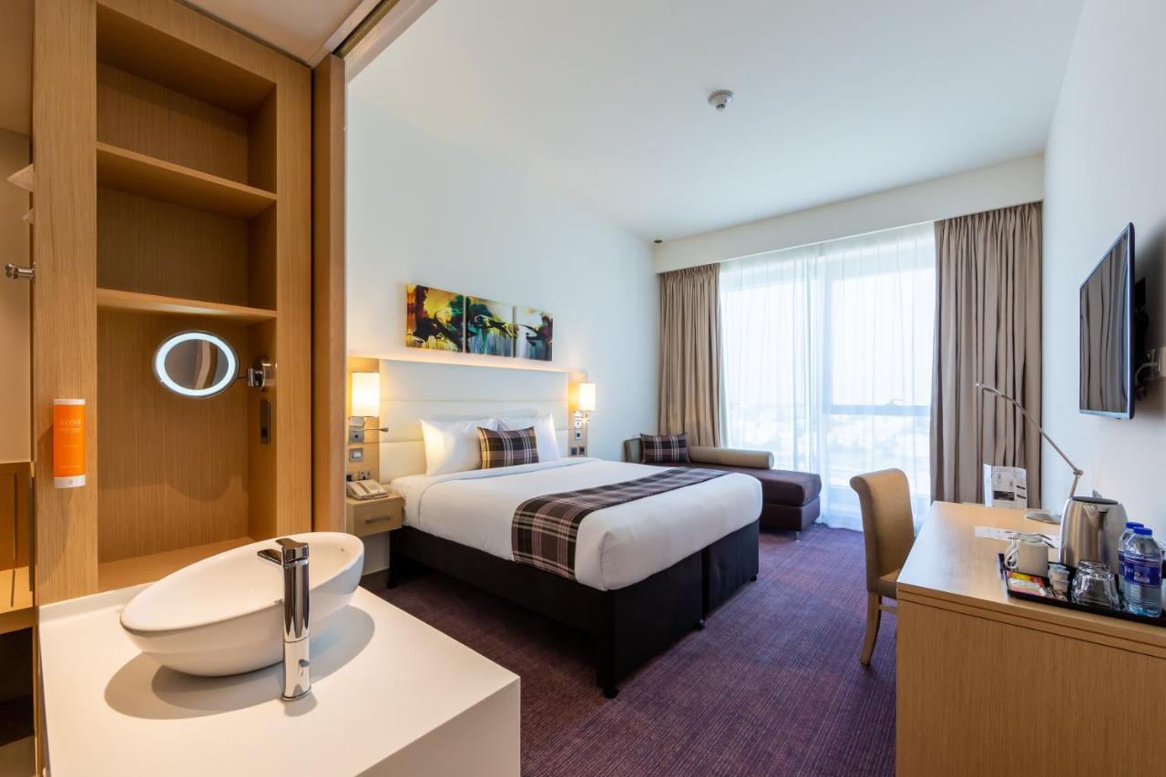 Premier Inn Dubai Dragon Mart Extérieur photo